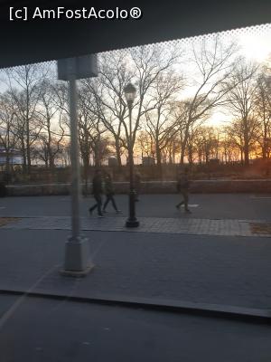 [P05] in departare se vede statuia Libertatii » foto by robert
 - 
<span class="allrVoted glyphicon glyphicon-heart hidden" id="av1166759"></span>
<a class="m-l-10 hidden" id="sv1166759" onclick="voting_Foto_DelVot(,1166759,3385)" role="button">șterge vot <span class="glyphicon glyphicon-remove"></span></a>
<a id="v91166759" class=" c-red"  onclick="voting_Foto_SetVot(1166759)" role="button"><span class="glyphicon glyphicon-heart-empty"></span> <b>LIKE</b> = Votează poza</a> <img class="hidden"  id="f1166759W9" src="/imagini/loader.gif" border="0" /><span class="AjErrMes hidden" id="e1166759ErM"></span>