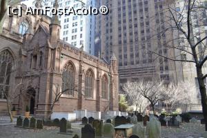 [P11] Cimitirul din curtea bisericii Trinity » foto by AZE
 - 
<span class="allrVoted glyphicon glyphicon-heart hidden" id="av721607"></span>
<a class="m-l-10 hidden" id="sv721607" onclick="voting_Foto_DelVot(,721607,3385)" role="button">șterge vot <span class="glyphicon glyphicon-remove"></span></a>
<a id="v9721607" class=" c-red"  onclick="voting_Foto_SetVot(721607)" role="button"><span class="glyphicon glyphicon-heart-empty"></span> <b>LIKE</b> = Votează poza</a> <img class="hidden"  id="f721607W9" src="/imagini/loader.gif" border="0" /><span class="AjErrMes hidden" id="e721607ErM"></span>