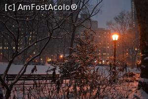 [P16] Peisaj de iarna in parcul Union Square » foto by AZE
 - 
<span class="allrVoted glyphicon glyphicon-heart hidden" id="av723195"></span>
<a class="m-l-10 hidden" id="sv723195" onclick="voting_Foto_DelVot(,723195,3385)" role="button">șterge vot <span class="glyphicon glyphicon-remove"></span></a>
<a id="v9723195" class=" c-red"  onclick="voting_Foto_SetVot(723195)" role="button"><span class="glyphicon glyphicon-heart-empty"></span> <b>LIKE</b> = Votează poza</a> <img class="hidden"  id="f723195W9" src="/imagini/loader.gif" border="0" /><span class="AjErrMes hidden" id="e723195ErM"></span>