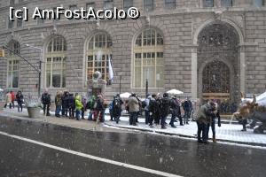 [P19] Charge Bull de pe Wall Street (am ras cu pofta cand am vazut cum sta lumea la coada sa-si faca un selfie)  » foto by AZE
 - 
<span class="allrVoted glyphicon glyphicon-heart hidden" id="av723199"></span>
<a class="m-l-10 hidden" id="sv723199" onclick="voting_Foto_DelVot(,723199,3385)" role="button">șterge vot <span class="glyphicon glyphicon-remove"></span></a>
<a id="v9723199" class=" c-red"  onclick="voting_Foto_SetVot(723199)" role="button"><span class="glyphicon glyphicon-heart-empty"></span> <b>LIKE</b> = Votează poza</a> <img class="hidden"  id="f723199W9" src="/imagini/loader.gif" border="0" /><span class="AjErrMes hidden" id="e723199ErM"></span>