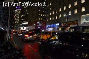 [P02] Se circula bara la bara, pe trotuar saci de gunoaie (foto 5th Avenue)  » foto by AZE
 - 
<span class="allrVoted glyphicon glyphicon-heart hidden" id="av723156"></span>
<a class="m-l-10 hidden" id="sv723156" onclick="voting_Foto_DelVot(,723156,3385)" role="button">șterge vot <span class="glyphicon glyphicon-remove"></span></a>
<a id="v9723156" class=" c-red"  onclick="voting_Foto_SetVot(723156)" role="button"><span class="glyphicon glyphicon-heart-empty"></span> <b>LIKE</b> = Votează poza</a> <img class="hidden"  id="f723156W9" src="/imagini/loader.gif" border="0" /><span class="AjErrMes hidden" id="e723156ErM"></span>