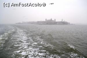 [P53] La plecare de la insula Ellis (un pescăruș rătăcit zboară după vaporaș)  » foto by AZE
 - 
<span class="allrVoted glyphicon glyphicon-heart hidden" id="av935582"></span>
<a class="m-l-10 hidden" id="sv935582" onclick="voting_Foto_DelVot(,935582,3385)" role="button">șterge vot <span class="glyphicon glyphicon-remove"></span></a>
<a id="v9935582" class=" c-red"  onclick="voting_Foto_SetVot(935582)" role="button"><span class="glyphicon glyphicon-heart-empty"></span> <b>LIKE</b> = Votează poza</a> <img class="hidden"  id="f935582W9" src="/imagini/loader.gif" border="0" /><span class="AjErrMes hidden" id="e935582ErM"></span>