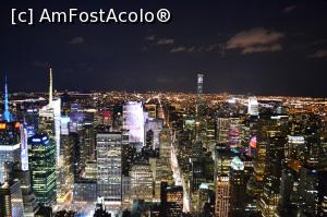 [P22] Midtown vedere de noapte, centru jos 5th Avenue, la stânga Bank of America » foto by AZE
 - 
<span class="allrVoted glyphicon glyphicon-heart hidden" id="av946902"></span>
<a class="m-l-10 hidden" id="sv946902" onclick="voting_Foto_DelVot(,946902,3385)" role="button">șterge vot <span class="glyphicon glyphicon-remove"></span></a>
<a id="v9946902" class=" c-red"  onclick="voting_Foto_SetVot(946902)" role="button"><span class="glyphicon glyphicon-heart-empty"></span> <b>LIKE</b> = Votează poza</a> <img class="hidden"  id="f946902W9" src="/imagini/loader.gif" border="0" /><span class="AjErrMes hidden" id="e946902ErM"></span>