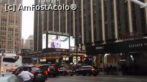 [P12] In Fata hotelului - Madison Square Gaerden » foto by bubica*
 - 
<span class="allrVoted glyphicon glyphicon-heart hidden" id="av1113207"></span>
<a class="m-l-10 hidden" id="sv1113207" onclick="voting_Foto_DelVot(,1113207,3385)" role="button">șterge vot <span class="glyphicon glyphicon-remove"></span></a>
<a id="v91113207" class=" c-red"  onclick="voting_Foto_SetVot(1113207)" role="button"><span class="glyphicon glyphicon-heart-empty"></span> <b>LIKE</b> = Votează poza</a> <img class="hidden"  id="f1113207W9" src="/imagini/loader.gif" border="0" /><span class="AjErrMes hidden" id="e1113207ErM"></span>