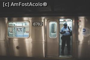 [P09] Metrou în statie.  » foto by ioan marinescu
 - 
<span class="allrVoted glyphicon glyphicon-heart hidden" id="av929031"></span>
<a class="m-l-10 hidden" id="sv929031" onclick="voting_Foto_DelVot(,929031,3385)" role="button">șterge vot <span class="glyphicon glyphicon-remove"></span></a>
<a id="v9929031" class=" c-red"  onclick="voting_Foto_SetVot(929031)" role="button"><span class="glyphicon glyphicon-heart-empty"></span> <b>LIKE</b> = Votează poza</a> <img class="hidden"  id="f929031W9" src="/imagini/loader.gif" border="0" /><span class="AjErrMes hidden" id="e929031ErM"></span>