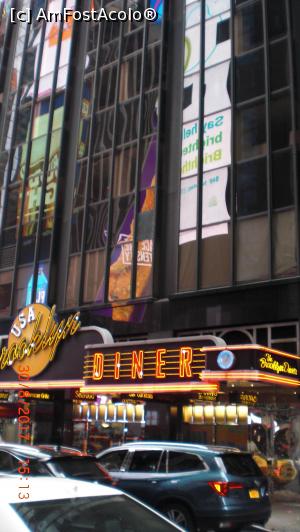 [P10] Trafic pe 7th Avenue » foto by ioan marinescu
 - 
<span class="allrVoted glyphicon glyphicon-heart hidden" id="av940459"></span>
<a class="m-l-10 hidden" id="sv940459" onclick="voting_Foto_DelVot(,940459,3385)" role="button">șterge vot <span class="glyphicon glyphicon-remove"></span></a>
<a id="v9940459" class=" c-red"  onclick="voting_Foto_SetVot(940459)" role="button"><span class="glyphicon glyphicon-heart-empty"></span> <b>LIKE</b> = Votează poza</a> <img class="hidden"  id="f940459W9" src="/imagini/loader.gif" border="0" /><span class="AjErrMes hidden" id="e940459ErM"></span>