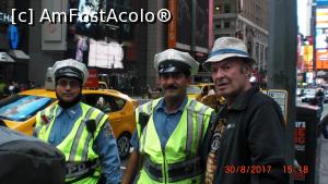 [P07] Iată și pe doi vajnici apărători ai ordinei publice de pe 7th Avenue » foto by ioan marinescu
 - 
<span class="allrVoted glyphicon glyphicon-heart hidden" id="av940456"></span>
<a class="m-l-10 hidden" id="sv940456" onclick="voting_Foto_DelVot(,940456,3385)" role="button">șterge vot <span class="glyphicon glyphicon-remove"></span></a>
<a id="v9940456" class=" c-red"  onclick="voting_Foto_SetVot(940456)" role="button"><span class="glyphicon glyphicon-heart-empty"></span> <b>LIKE</b> = Votează poza</a> <img class="hidden"  id="f940456W9" src="/imagini/loader.gif" border="0" /><span class="AjErrMes hidden" id="e940456ErM"></span>