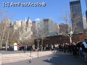 [P01] La opt dimineaţa coadă la Battery Park pentru control &icirc;nainte de &icirc;mbarcare » foto by Michi
 - 
<span class="allrVoted glyphicon glyphicon-heart hidden" id="av1164223"></span>
<a class="m-l-10 hidden" id="sv1164223" onclick="voting_Foto_DelVot(,1164223,3385)" role="button">șterge vot <span class="glyphicon glyphicon-remove"></span></a>
<a id="v91164223" class=" c-red"  onclick="voting_Foto_SetVot(1164223)" role="button"><span class="glyphicon glyphicon-heart-empty"></span> <b>LIKE</b> = Votează poza</a> <img class="hidden"  id="f1164223W9" src="/imagini/loader.gif" border="0" /><span class="AjErrMes hidden" id="e1164223ErM"></span>