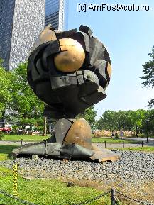 [P23] Sfera pacii - deformata de explozia din 11 sept 2001 - expusa in Battery Park » foto by delia58
 - 
<span class="allrVoted glyphicon glyphicon-heart hidden" id="av222566"></span>
<a class="m-l-10 hidden" id="sv222566" onclick="voting_Foto_DelVot(,222566,3385)" role="button">șterge vot <span class="glyphicon glyphicon-remove"></span></a>
<a id="v9222566" class=" c-red"  onclick="voting_Foto_SetVot(222566)" role="button"><span class="glyphicon glyphicon-heart-empty"></span> <b>LIKE</b> = Votează poza</a> <img class="hidden"  id="f222566W9" src="/imagini/loader.gif" border="0" /><span class="AjErrMes hidden" id="e222566ErM"></span>