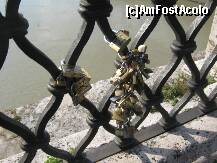 [P15] lacatele de pe podul din fata Castelului Sant'Angelo » foto by kathy15
 - 
<span class="allrVoted glyphicon glyphicon-heart hidden" id="av196048"></span>
<a class="m-l-10 hidden" id="sv196048" onclick="voting_Foto_DelVot(,196048,3406)" role="button">șterge vot <span class="glyphicon glyphicon-remove"></span></a>
<a id="v9196048" class=" c-red"  onclick="voting_Foto_SetVot(196048)" role="button"><span class="glyphicon glyphicon-heart-empty"></span> <b>LIKE</b> = Votează poza</a> <img class="hidden"  id="f196048W9" src="/imagini/loader.gif" border="0" /><span class="AjErrMes hidden" id="e196048ErM"></span>