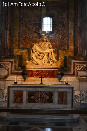 [P53] Basilica San Pietro- La Pieta » foto by mirmicu
 - 
<span class="allrVoted glyphicon glyphicon-heart hidden" id="av940609"></span>
<a class="m-l-10 hidden" id="sv940609" onclick="voting_Foto_DelVot(,940609,3406)" role="button">șterge vot <span class="glyphicon glyphicon-remove"></span></a>
<a id="v9940609" class=" c-red"  onclick="voting_Foto_SetVot(940609)" role="button"><span class="glyphicon glyphicon-heart-empty"></span> <b>LIKE</b> = Votează poza</a> <img class="hidden"  id="f940609W9" src="/imagini/loader.gif" border="0" /><span class="AjErrMes hidden" id="e940609ErM"></span>