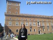 [P06] Roma - Palazzo Venezia din Piazza Venezia » foto by popescu.borsa*
 - 
<span class="allrVoted glyphicon glyphicon-heart hidden" id="av191203"></span>
<a class="m-l-10 hidden" id="sv191203" onclick="voting_Foto_DelVot(,191203,3406)" role="button">șterge vot <span class="glyphicon glyphicon-remove"></span></a>
<a id="v9191203" class=" c-red"  onclick="voting_Foto_SetVot(191203)" role="button"><span class="glyphicon glyphicon-heart-empty"></span> <b>LIKE</b> = Votează poza</a> <img class="hidden"  id="f191203W9" src="/imagini/loader.gif" border="0" /><span class="AjErrMes hidden" id="e191203ErM"></span>