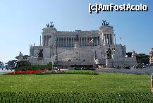 [P31] Z2: O ultima poza cu monumentul, inainte de a trece mai departe. Se observa pe platoul de sub statuie ca urma sa inceapa o ceremonie. Posibil sa aiba legatura cu mireasa pe care am vazut-o in trasura. » foto by gophren
 - 
<span class="allrVoted glyphicon glyphicon-heart hidden" id="av201973"></span>
<a class="m-l-10 hidden" id="sv201973" onclick="voting_Foto_DelVot(,201973,3406)" role="button">șterge vot <span class="glyphicon glyphicon-remove"></span></a>
<a id="v9201973" class=" c-red"  onclick="voting_Foto_SetVot(201973)" role="button"><span class="glyphicon glyphicon-heart-empty"></span> <b>LIKE</b> = Votează poza</a> <img class="hidden"  id="f201973W9" src="/imagini/loader.gif" border="0" /><span class="AjErrMes hidden" id="e201973ErM"></span>