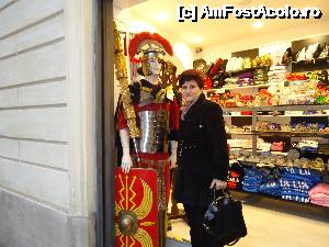 [P16] magazin lângă Fontana di Trevi » foto by marocanu21
 - 
<span class="allrVoted glyphicon glyphicon-heart hidden" id="av482390"></span>
<a class="m-l-10 hidden" id="sv482390" onclick="voting_Foto_DelVot(,482390,3406)" role="button">șterge vot <span class="glyphicon glyphicon-remove"></span></a>
<a id="v9482390" class=" c-red"  onclick="voting_Foto_SetVot(482390)" role="button"><span class="glyphicon glyphicon-heart-empty"></span> <b>LIKE</b> = Votează poza</a> <img class="hidden"  id="f482390W9" src="/imagini/loader.gif" border="0" /><span class="AjErrMes hidden" id="e482390ErM"></span>