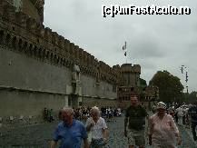 [P03] Roma - Turişti îngrijoraţi de venirea ploii la Castel Sant Angelo.  » foto by iulianic
 - 
<span class="allrVoted glyphicon glyphicon-heart hidden" id="av405644"></span>
<a class="m-l-10 hidden" id="sv405644" onclick="voting_Foto_DelVot(,405644,3406)" role="button">șterge vot <span class="glyphicon glyphicon-remove"></span></a>
<a id="v9405644" class=" c-red"  onclick="voting_Foto_SetVot(405644)" role="button"><span class="glyphicon glyphicon-heart-empty"></span> <b>LIKE</b> = Votează poza</a> <img class="hidden"  id="f405644W9" src="/imagini/loader.gif" border="0" /><span class="AjErrMes hidden" id="e405644ErM"></span>