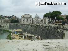 [P05] Roma - De lângă Castel Sant Angelo, vedere spre Basilica San Pietro - Vatican.  » foto by iulianic
 - 
<span class="allrVoted glyphicon glyphicon-heart hidden" id="av405646"></span>
<a class="m-l-10 hidden" id="sv405646" onclick="voting_Foto_DelVot(,405646,3406)" role="button">șterge vot <span class="glyphicon glyphicon-remove"></span></a>
<a id="v9405646" class=" c-red"  onclick="voting_Foto_SetVot(405646)" role="button"><span class="glyphicon glyphicon-heart-empty"></span> <b>LIKE</b> = Votează poza</a> <img class="hidden"  id="f405646W9" src="/imagini/loader.gif" border="0" /><span class="AjErrMes hidden" id="e405646ErM"></span>