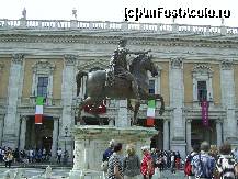 [P52] Roma - Palate şi turişti.  » foto by iulianic
 - 
<span class="allrVoted glyphicon glyphicon-heart hidden" id="av405695"></span>
<a class="m-l-10 hidden" id="sv405695" onclick="voting_Foto_DelVot(,405695,3406)" role="button">șterge vot <span class="glyphicon glyphicon-remove"></span></a>
<a id="v9405695" class=" c-red"  onclick="voting_Foto_SetVot(405695)" role="button"><span class="glyphicon glyphicon-heart-empty"></span> <b>LIKE</b> = Votează poza</a> <img class="hidden"  id="f405695W9" src="/imagini/loader.gif" border="0" /><span class="AjErrMes hidden" id="e405695ErM"></span>