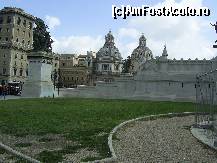[P55] Roma - În Piazza Venezia.  » foto by iulianic
 - 
<span class="allrVoted glyphicon glyphicon-heart hidden" id="av405698"></span>
<a class="m-l-10 hidden" id="sv405698" onclick="voting_Foto_DelVot(,405698,3406)" role="button">șterge vot <span class="glyphicon glyphicon-remove"></span></a>
<a id="v9405698" class=" c-red"  onclick="voting_Foto_SetVot(405698)" role="button"><span class="glyphicon glyphicon-heart-empty"></span> <b>LIKE</b> = Votează poza</a> <img class="hidden"  id="f405698W9" src="/imagini/loader.gif" border="0" /><span class="AjErrMes hidden" id="e405698ErM"></span>