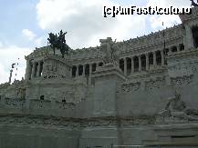 [P56] Roma - Monumentul lui Vittorio Emanuele.  » foto by iulianic
 - 
<span class="allrVoted glyphicon glyphicon-heart hidden" id="av405699"></span>
<a class="m-l-10 hidden" id="sv405699" onclick="voting_Foto_DelVot(,405699,3406)" role="button">șterge vot <span class="glyphicon glyphicon-remove"></span></a>
<a id="v9405699" class=" c-red"  onclick="voting_Foto_SetVot(405699)" role="button"><span class="glyphicon glyphicon-heart-empty"></span> <b>LIKE</b> = Votează poza</a> <img class="hidden"  id="f405699W9" src="/imagini/loader.gif" border="0" /><span class="AjErrMes hidden" id="e405699ErM"></span>