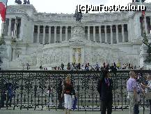 [P57] Roma - Monumentul lui Vittorio Emanuele.  » foto by iulianic
 - 
<span class="allrVoted glyphicon glyphicon-heart hidden" id="av405700"></span>
<a class="m-l-10 hidden" id="sv405700" onclick="voting_Foto_DelVot(,405700,3406)" role="button">șterge vot <span class="glyphicon glyphicon-remove"></span></a>
<a id="v9405700" class=" c-red"  onclick="voting_Foto_SetVot(405700)" role="button"><span class="glyphicon glyphicon-heart-empty"></span> <b>LIKE</b> = Votează poza</a> <img class="hidden"  id="f405700W9" src="/imagini/loader.gif" border="0" /><span class="AjErrMes hidden" id="e405700ErM"></span>