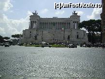 [P63] Roma - Piazza Venezia, centrul Romei moderne, cu Monumentul lui Vittorio Emanuele.  » foto by iulianic
 - 
<span class="allrVoted glyphicon glyphicon-heart hidden" id="av405708"></span>
<a class="m-l-10 hidden" id="sv405708" onclick="voting_Foto_DelVot(,405708,3406)" role="button">șterge vot <span class="glyphicon glyphicon-remove"></span></a>
<a id="v9405708" class=" c-red"  onclick="voting_Foto_SetVot(405708)" role="button"><span class="glyphicon glyphicon-heart-empty"></span> <b>LIKE</b> = Votează poza</a> <img class="hidden"  id="f405708W9" src="/imagini/loader.gif" border="0" /><span class="AjErrMes hidden" id="e405708ErM"></span>