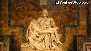 [P02] Celebra Pieta din Bazilica Sf Petru, singura lucrare semnată de Michelangelo (pe centura în diagonală de pe pieptul Fecioarei Maria)  » foto by iuliaen
 - 
<span class="allrVoted glyphicon glyphicon-heart hidden" id="av552850"></span>
<a class="m-l-10 hidden" id="sv552850" onclick="voting_Foto_DelVot(,552850,3406)" role="button">șterge vot <span class="glyphicon glyphicon-remove"></span></a>
<a id="v9552850" class=" c-red"  onclick="voting_Foto_SetVot(552850)" role="button"><span class="glyphicon glyphicon-heart-empty"></span> <b>LIKE</b> = Votează poza</a> <img class="hidden"  id="f552850W9" src="/imagini/loader.gif" border="0" /><span class="AjErrMes hidden" id="e552850ErM"></span>