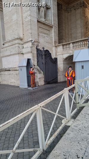 [P30] Roma 2025, Catedrala San Pietro, gărzile elvețiene » foto by Dragoș_MD
 - 
<span class="allrVoted glyphicon glyphicon-heart hidden" id="av1473525"></span>
<a class="m-l-10 hidden" id="sv1473525" onclick="voting_Foto_DelVot(,1473525,3406)" role="button">șterge vot <span class="glyphicon glyphicon-remove"></span></a>
<a id="v91473525" class=" c-red"  onclick="voting_Foto_SetVot(1473525)" role="button"><span class="glyphicon glyphicon-heart-empty"></span> <b>LIKE</b> = Votează poza</a> <img class="hidden"  id="f1473525W9" src="/imagini/loader.gif" border="0" /><span class="AjErrMes hidden" id="e1473525ErM"></span>