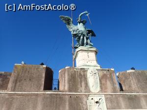 [P88] Roma 2025, Castel Sant' Angelo - statuia îngerului din vârf » foto by Dragoș_MD
 - 
<span class="allrVoted glyphicon glyphicon-heart hidden" id="av1473583"></span>
<a class="m-l-10 hidden" id="sv1473583" onclick="voting_Foto_DelVot(,1473583,3406)" role="button">șterge vot <span class="glyphicon glyphicon-remove"></span></a>
<a id="v91473583" class=" c-red"  onclick="voting_Foto_SetVot(1473583)" role="button"><span class="glyphicon glyphicon-heart-empty"></span> <b>LIKE</b> = Votează poza</a> <img class="hidden"  id="f1473583W9" src="/imagini/loader.gif" border="0" /><span class="AjErrMes hidden" id="e1473583ErM"></span>