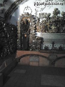 [P20] Cripta capucini - Piata Barberini » foto by diana-s
 - 
<span class="allrVoted glyphicon glyphicon-heart hidden" id="av300508"></span>
<a class="m-l-10 hidden" id="sv300508" onclick="voting_Foto_DelVot(,300508,3406)" role="button">șterge vot <span class="glyphicon glyphicon-remove"></span></a>
<a id="v9300508" class=" c-red"  onclick="voting_Foto_SetVot(300508)" role="button"><span class="glyphicon glyphicon-heart-empty"></span> <b>LIKE</b> = Votează poza</a> <img class="hidden"  id="f300508W9" src="/imagini/loader.gif" border="0" /><span class="AjErrMes hidden" id="e300508ErM"></span>