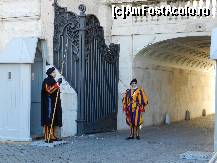 [P40] soldati la Vatican » foto by diana-s
 - 
<span class="allrVoted glyphicon glyphicon-heart hidden" id="av300539"></span>
<a class="m-l-10 hidden" id="sv300539" onclick="voting_Foto_DelVot(,300539,3406)" role="button">șterge vot <span class="glyphicon glyphicon-remove"></span></a>
<a id="v9300539" class=" c-red"  onclick="voting_Foto_SetVot(300539)" role="button"><span class="glyphicon glyphicon-heart-empty"></span> <b>LIKE</b> = Votează poza</a> <img class="hidden"  id="f300539W9" src="/imagini/loader.gif" border="0" /><span class="AjErrMes hidden" id="e300539ErM"></span>
