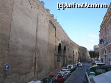 [P47] zidul Vaticanului (din explicatiile altora, se pare ca aici ar fi trebuit sa fie coada cea mare pt intrare ain muzeele Vaticanului si Capela Sixtina) » foto by diana-s
 - 
<span class="allrVoted glyphicon glyphicon-heart hidden" id="av300555"></span>
<a class="m-l-10 hidden" id="sv300555" onclick="voting_Foto_DelVot(,300555,3406)" role="button">șterge vot <span class="glyphicon glyphicon-remove"></span></a>
<a id="v9300555" class=" c-red"  onclick="voting_Foto_SetVot(300555)" role="button"><span class="glyphicon glyphicon-heart-empty"></span> <b>LIKE</b> = Votează poza</a> <img class="hidden"  id="f300555W9" src="/imagini/loader.gif" border="0" /><span class="AjErrMes hidden" id="e300555ErM"></span>