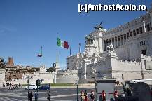 [P02] Romanii au poreclit acest mauzoleu 'Tortul de nunta' deoarece este un monument in totala nearmonie cu restul orasului. » foto by Muffin2009*
 - 
<span class="allrVoted glyphicon glyphicon-heart hidden" id="av323259"></span>
<a class="m-l-10 hidden" id="sv323259" onclick="voting_Foto_DelVot(,323259,3406)" role="button">șterge vot <span class="glyphicon glyphicon-remove"></span></a>
<a id="v9323259" class=" c-red"  onclick="voting_Foto_SetVot(323259)" role="button"><span class="glyphicon glyphicon-heart-empty"></span> <b>LIKE</b> = Votează poza</a> <img class="hidden"  id="f323259W9" src="/imagini/loader.gif" border="0" /><span class="AjErrMes hidden" id="e323259ErM"></span>