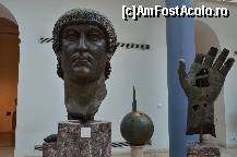 [P104] Fragmente din statuia inalta de 12 metri a imparatului Constantin ce s-au gasit in Basilica lui Maxentius din Forumul Roman si care acum apartin colectiei din Palazzo dei Conservatori » foto by Muffin2009*
 - 
<span class="allrVoted glyphicon glyphicon-heart hidden" id="av325146"></span>
<a class="m-l-10 hidden" id="sv325146" onclick="voting_Foto_DelVot(,325146,3406)" role="button">șterge vot <span class="glyphicon glyphicon-remove"></span></a>
<a id="v9325146" class=" c-red"  onclick="voting_Foto_SetVot(325146)" role="button"><span class="glyphicon glyphicon-heart-empty"></span> <b>LIKE</b> = Votează poza</a> <img class="hidden"  id="f325146W9" src="/imagini/loader.gif" border="0" /><span class="AjErrMes hidden" id="e325146ErM"></span>