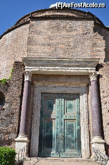 [P53] Templul lui Romulus si cea mai veche usa din Roma care inca functioneaza! » foto by Muffin2009*
 - 
<span class="allrVoted glyphicon glyphicon-heart hidden" id="av325046"></span>
<a class="m-l-10 hidden" id="sv325046" onclick="voting_Foto_DelVot(,325046,3406)" role="button">șterge vot <span class="glyphicon glyphicon-remove"></span></a>
<a id="v9325046" class=" c-red"  onclick="voting_Foto_SetVot(325046)" role="button"><span class="glyphicon glyphicon-heart-empty"></span> <b>LIKE</b> = Votează poza</a> <img class="hidden"  id="f325046W9" src="/imagini/loader.gif" border="0" /><span class="AjErrMes hidden" id="e325046ErM"></span>