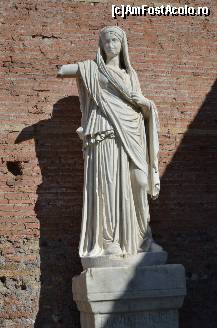 [P66] Statuie bine conservata a unei fecioare din Casa Vestalelor » foto by Muffin2009*
 - 
<span class="allrVoted glyphicon glyphicon-heart hidden" id="av325062"></span>
<a class="m-l-10 hidden" id="sv325062" onclick="voting_Foto_DelVot(,325062,3406)" role="button">șterge vot <span class="glyphicon glyphicon-remove"></span></a>
<a id="v9325062" class=" c-red"  onclick="voting_Foto_SetVot(325062)" role="button"><span class="glyphicon glyphicon-heart-empty"></span> <b>LIKE</b> = Votează poza</a> <img class="hidden"  id="f325062W9" src="/imagini/loader.gif" border="0" /><span class="AjErrMes hidden" id="e325062ErM"></span>