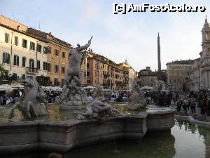[P21] Piata Navona, Roma » foto by vlado2
 - 
<span class="allrVoted glyphicon glyphicon-heart hidden" id="av488387"></span>
<a class="m-l-10 hidden" id="sv488387" onclick="voting_Foto_DelVot(,488387,3406)" role="button">șterge vot <span class="glyphicon glyphicon-remove"></span></a>
<a id="v9488387" class=" c-red"  onclick="voting_Foto_SetVot(488387)" role="button"><span class="glyphicon glyphicon-heart-empty"></span> <b>LIKE</b> = Votează poza</a> <img class="hidden"  id="f488387W9" src="/imagini/loader.gif" border="0" /><span class="AjErrMes hidden" id="e488387ErM"></span>