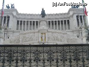 [P11] Monumentul Vittorio Emanuele al II-lea » foto by vlado2
 - 
<span class="allrVoted glyphicon glyphicon-heart hidden" id="av489538"></span>
<a class="m-l-10 hidden" id="sv489538" onclick="voting_Foto_DelVot(,489538,3406)" role="button">șterge vot <span class="glyphicon glyphicon-remove"></span></a>
<a id="v9489538" class=" c-red"  onclick="voting_Foto_SetVot(489538)" role="button"><span class="glyphicon glyphicon-heart-empty"></span> <b>LIKE</b> = Votează poza</a> <img class="hidden"  id="f489538W9" src="/imagini/loader.gif" border="0" /><span class="AjErrMes hidden" id="e489538ErM"></span>