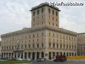 [P07] Palatul Venezia din piata cu acelasi nume » foto by vlado2
 - 
<span class="allrVoted glyphicon glyphicon-heart hidden" id="av489534"></span>
<a class="m-l-10 hidden" id="sv489534" onclick="voting_Foto_DelVot(,489534,3406)" role="button">șterge vot <span class="glyphicon glyphicon-remove"></span></a>
<a id="v9489534" class=" c-red"  onclick="voting_Foto_SetVot(489534)" role="button"><span class="glyphicon glyphicon-heart-empty"></span> <b>LIKE</b> = Votează poza</a> <img class="hidden"  id="f489534W9" src="/imagini/loader.gif" border="0" /><span class="AjErrMes hidden" id="e489534ErM"></span>