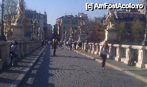 [P16] Podul de peste râul Tibru, din faţa castelului San Angelo. Roma, Italia.  » foto by traian.leuca †
 - 
<span class="allrVoted glyphicon glyphicon-heart hidden" id="av411097"></span>
<a class="m-l-10 hidden" id="sv411097" onclick="voting_Foto_DelVot(,411097,3406)" role="button">șterge vot <span class="glyphicon glyphicon-remove"></span></a>
<a id="v9411097" class=" c-red"  onclick="voting_Foto_SetVot(411097)" role="button"><span class="glyphicon glyphicon-heart-empty"></span> <b>LIKE</b> = Votează poza</a> <img class="hidden"  id="f411097W9" src="/imagini/loader.gif" border="0" /><span class="AjErrMes hidden" id="e411097ErM"></span>