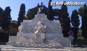 [P17] Mausoleul Giussepe Mazini de lângă colina Aventine. Roma, Italia.  » foto by traian.leuca †
 - 
<span class="allrVoted glyphicon glyphicon-heart hidden" id="av411099"></span>
<a class="m-l-10 hidden" id="sv411099" onclick="voting_Foto_DelVot(,411099,3406)" role="button">șterge vot <span class="glyphicon glyphicon-remove"></span></a>
<a id="v9411099" class=" c-red"  onclick="voting_Foto_SetVot(411099)" role="button"><span class="glyphicon glyphicon-heart-empty"></span> <b>LIKE</b> = Votează poza</a> <img class="hidden"  id="f411099W9" src="/imagini/loader.gif" border="0" /><span class="AjErrMes hidden" id="e411099ErM"></span>