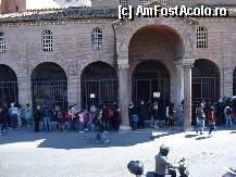 [P01] Italia - Roma - turistii stau la  rand sa isi bage mana in  “Bocca della Verita” care este defapt capacul sistemului de canalizare Cloaca Maxima » foto by Diaura*
 - 
<span class="allrVoted glyphicon glyphicon-heart hidden" id="av311007"></span>
<a class="m-l-10 hidden" id="sv311007" onclick="voting_Foto_DelVot(,311007,3406)" role="button">șterge vot <span class="glyphicon glyphicon-remove"></span></a>
<a id="v9311007" class=" c-red"  onclick="voting_Foto_SetVot(311007)" role="button"><span class="glyphicon glyphicon-heart-empty"></span> <b>LIKE</b> = Votează poza</a> <img class="hidden"  id="f311007W9" src="/imagini/loader.gif" border="0" /><span class="AjErrMes hidden" id="e311007ErM"></span>