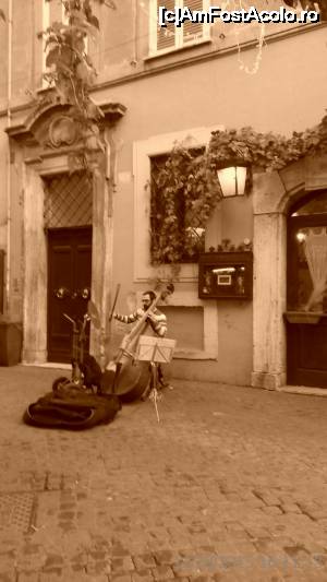 [P08] muzicant in Trastevere » foto by andreescovic
 - 
<span class="allrVoted glyphicon glyphicon-heart hidden" id="av696175"></span>
<a class="m-l-10 hidden" id="sv696175" onclick="voting_Foto_DelVot(,696175,3406)" role="button">șterge vot <span class="glyphicon glyphicon-remove"></span></a>
<a id="v9696175" class=" c-red"  onclick="voting_Foto_SetVot(696175)" role="button"><span class="glyphicon glyphicon-heart-empty"></span> <b>LIKE</b> = Votează poza</a> <img class="hidden"  id="f696175W9" src="/imagini/loader.gif" border="0" /><span class="AjErrMes hidden" id="e696175ErM"></span>