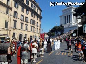 [P19] defilare spre Colosseo » foto by buterfly*
 - 
<span class="allrVoted glyphicon glyphicon-heart hidden" id="av505855"></span>
<a class="m-l-10 hidden" id="sv505855" onclick="voting_Foto_DelVot(,505855,3406)" role="button">șterge vot <span class="glyphicon glyphicon-remove"></span></a>
<a id="v9505855" class=" c-red"  onclick="voting_Foto_SetVot(505855)" role="button"><span class="glyphicon glyphicon-heart-empty"></span> <b>LIKE</b> = Votează poza</a> <img class="hidden"  id="f505855W9" src="/imagini/loader.gif" border="0" /><span class="AjErrMes hidden" id="e505855ErM"></span>