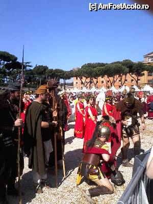 [P24] hehehe... soldat roman ingenuncheat in fata dacilor - alaturi un grup de vestale in rosu » foto by buterfly*
 - 
<span class="allrVoted glyphicon glyphicon-heart hidden" id="av505860"></span>
<a class="m-l-10 hidden" id="sv505860" onclick="voting_Foto_DelVot(,505860,3406)" role="button">șterge vot <span class="glyphicon glyphicon-remove"></span></a>
<a id="v9505860" class=" c-red"  onclick="voting_Foto_SetVot(505860)" role="button"><span class="glyphicon glyphicon-heart-empty"></span> <b>LIKE</b> = Votează poza</a> <img class="hidden"  id="f505860W9" src="/imagini/loader.gif" border="0" /><span class="AjErrMes hidden" id="e505860ErM"></span>