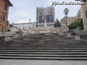 [P06] Celebrele trepte spaniole - pustii (in restaurare). Agentul 007 priveste vigilent spre piata.  » foto by bica adriana
 - 
<span class="allrVoted glyphicon glyphicon-heart hidden" id="av698072"></span>
<a class="m-l-10 hidden" id="sv698072" onclick="voting_Foto_DelVot(,698072,3406)" role="button">șterge vot <span class="glyphicon glyphicon-remove"></span></a>
<a id="v9698072" class=" c-red"  onclick="voting_Foto_SetVot(698072)" role="button"><span class="glyphicon glyphicon-heart-empty"></span> <b>LIKE</b> = Votează poza</a> <img class="hidden"  id="f698072W9" src="/imagini/loader.gif" border="0" /><span class="AjErrMes hidden" id="e698072ErM"></span>