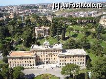 [P18] Cladirea Vatican si gradina frumos amenajata » foto by Cristina67
 - 
<span class="allrVoted glyphicon glyphicon-heart hidden" id="av192164"></span>
<a class="m-l-10 hidden" id="sv192164" onclick="voting_Foto_DelVot(,192164,3406)" role="button">șterge vot <span class="glyphicon glyphicon-remove"></span></a>
<a id="v9192164" class=" c-red"  onclick="voting_Foto_SetVot(192164)" role="button"><span class="glyphicon glyphicon-heart-empty"></span> <b>LIKE</b> = Votează poza</a> <img class="hidden"  id="f192164W9" src="/imagini/loader.gif" border="0" /><span class="AjErrMes hidden" id="e192164ErM"></span>