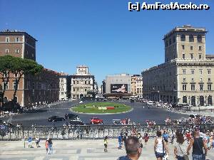[P26] Piazza Venezia » foto by cdg_003
 - 
<span class="allrVoted glyphicon glyphicon-heart hidden" id="av554529"></span>
<a class="m-l-10 hidden" id="sv554529" onclick="voting_Foto_DelVot(,554529,3406)" role="button">șterge vot <span class="glyphicon glyphicon-remove"></span></a>
<a id="v9554529" class=" c-red"  onclick="voting_Foto_SetVot(554529)" role="button"><span class="glyphicon glyphicon-heart-empty"></span> <b>LIKE</b> = Votează poza</a> <img class="hidden"  id="f554529W9" src="/imagini/loader.gif" border="0" /><span class="AjErrMes hidden" id="e554529ErM"></span>