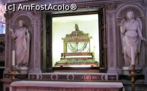 [P03] San Pietro in Vincoli. Relicvariu continand lanturile St. Petru » foto by Radu Tudoran
 - 
<span class="allrVoted glyphicon glyphicon-heart hidden" id="av712781"></span>
<a class="m-l-10 hidden" id="sv712781" onclick="voting_Foto_DelVot(,712781,3406)" role="button">șterge vot <span class="glyphicon glyphicon-remove"></span></a>
<a id="v9712781" class=" c-red"  onclick="voting_Foto_SetVot(712781)" role="button"><span class="glyphicon glyphicon-heart-empty"></span> <b>LIKE</b> = Votează poza</a> <img class="hidden"  id="f712781W9" src="/imagini/loader.gif" border="0" /><span class="AjErrMes hidden" id="e712781ErM"></span>