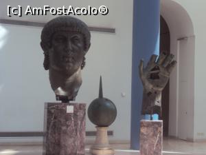 [P20] 20. Capul supradimensionat și un rest de mână, din bronz, ale Împăratului Constantin, în „Exedra”.  » foto by doinafil
 - 
<span class="allrVoted glyphicon glyphicon-heart hidden" id="av857803"></span>
<a class="m-l-10 hidden" id="sv857803" onclick="voting_Foto_DelVot(,857803,3406)" role="button">șterge vot <span class="glyphicon glyphicon-remove"></span></a>
<a id="v9857803" class=" c-red"  onclick="voting_Foto_SetVot(857803)" role="button"><span class="glyphicon glyphicon-heart-empty"></span> <b>LIKE</b> = Votează poza</a> <img class="hidden"  id="f857803W9" src="/imagini/loader.gif" border="0" /><span class="AjErrMes hidden" id="e857803ErM"></span>