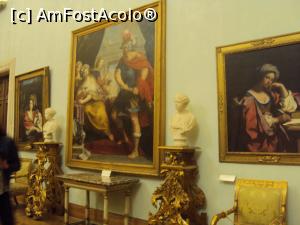 [P22] 22. În mijloc una din picturile celebre, „Ulise și Circe”. Busturile sculptate nu lipsesc nici de aici.  » foto by doinafil
 - 
<span class="allrVoted glyphicon glyphicon-heart hidden" id="av857805"></span>
<a class="m-l-10 hidden" id="sv857805" onclick="voting_Foto_DelVot(,857805,3406)" role="button">șterge vot <span class="glyphicon glyphicon-remove"></span></a>
<a id="v9857805" class=" c-red"  onclick="voting_Foto_SetVot(857805)" role="button"><span class="glyphicon glyphicon-heart-empty"></span> <b>LIKE</b> = Votează poza</a> <img class="hidden"  id="f857805W9" src="/imagini/loader.gif" border="0" /><span class="AjErrMes hidden" id="e857805ErM"></span>